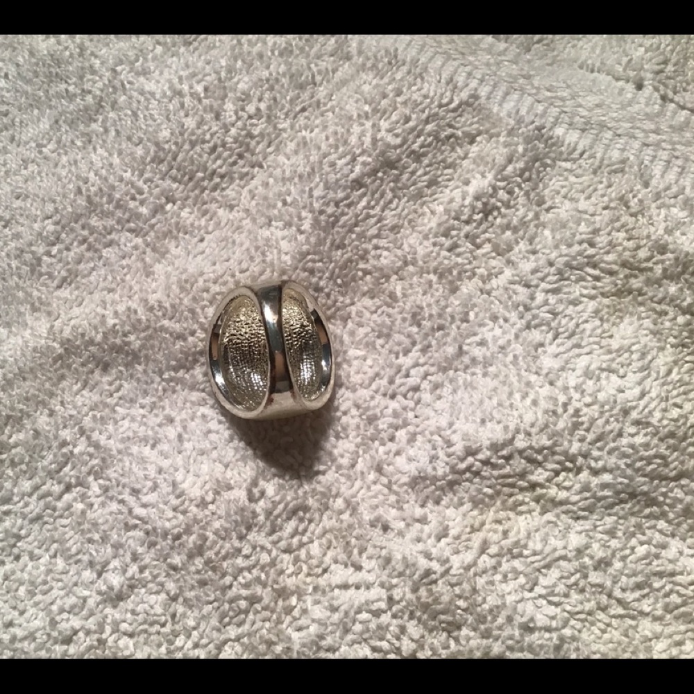 Silver tone ring - Picture 3 of 3